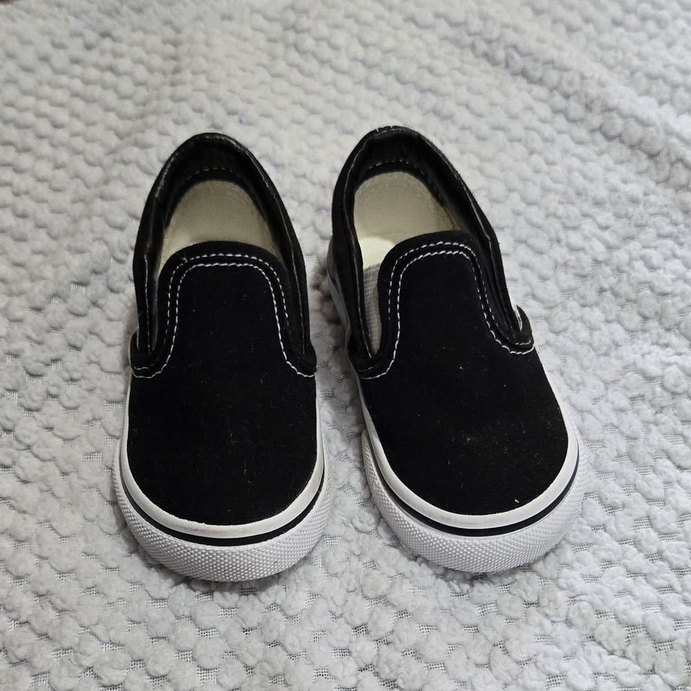 Vans Toddler Black Slip-On Shoes - Picture 3 of 7